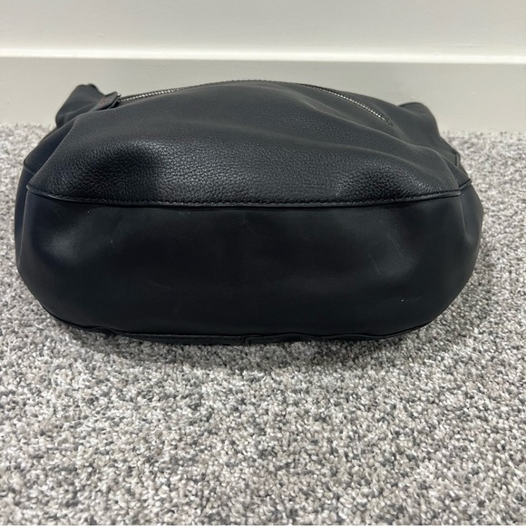 Ellen Degeneres Black Genuine Leather Hobo shoulder Bag Magnetic Snap Closure - Picture 3 of 10